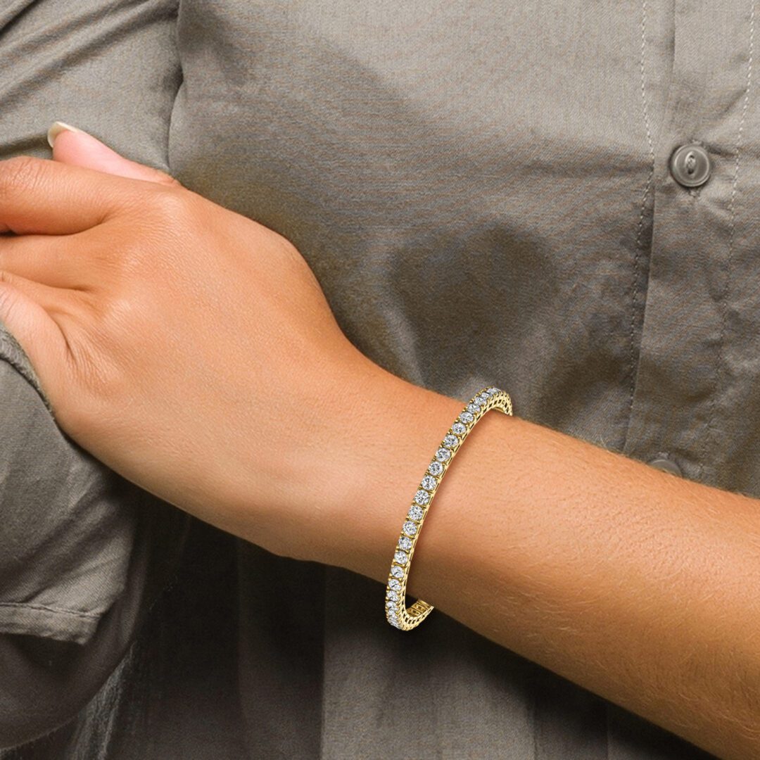 Woman wearing elegant diamond tennis bracelet.