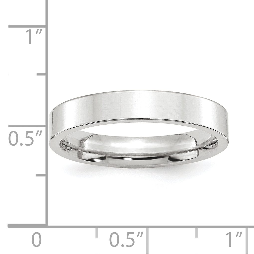 A sleek silver wedding band with a polished finish.