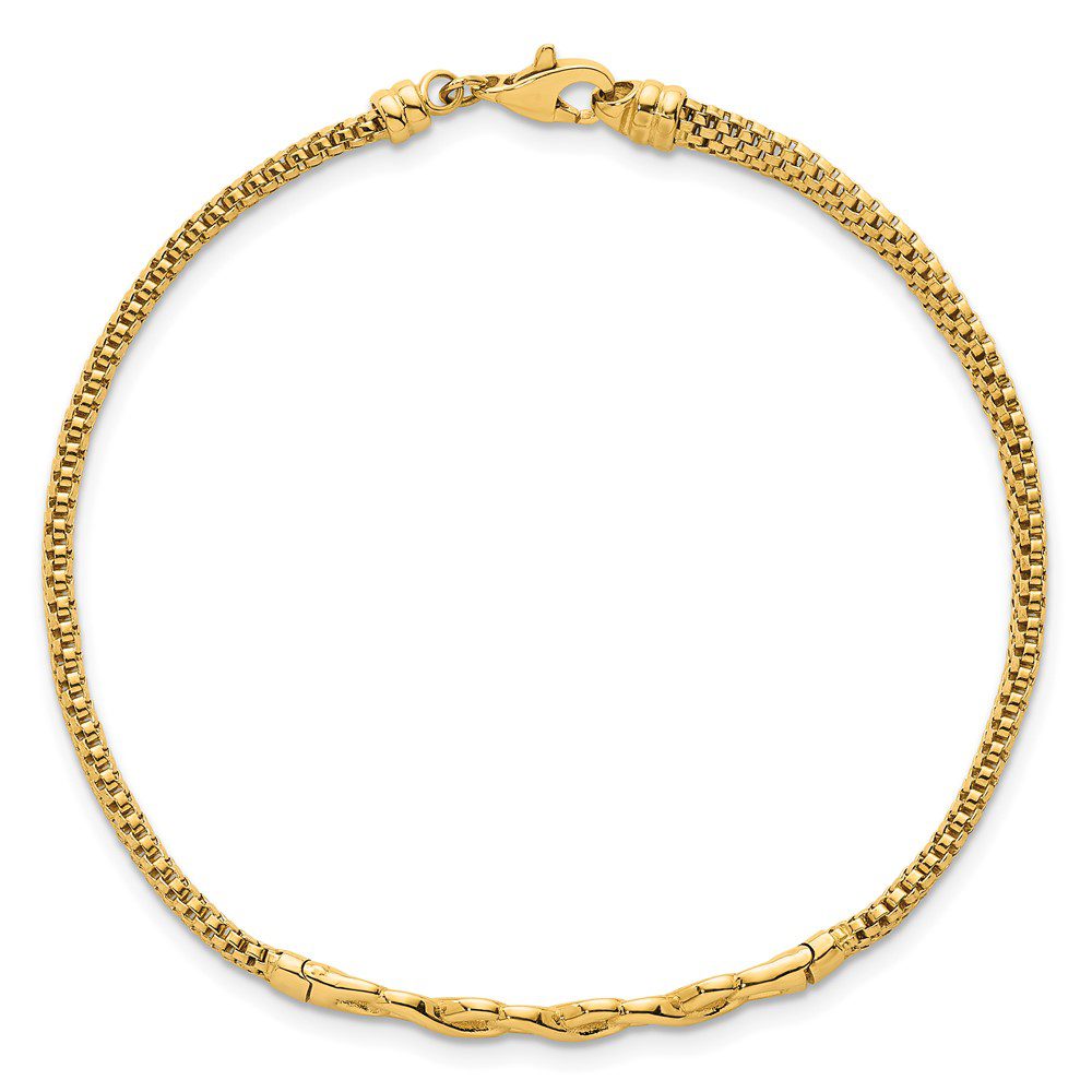 Elegant gold chain necklace with a secure clasp.