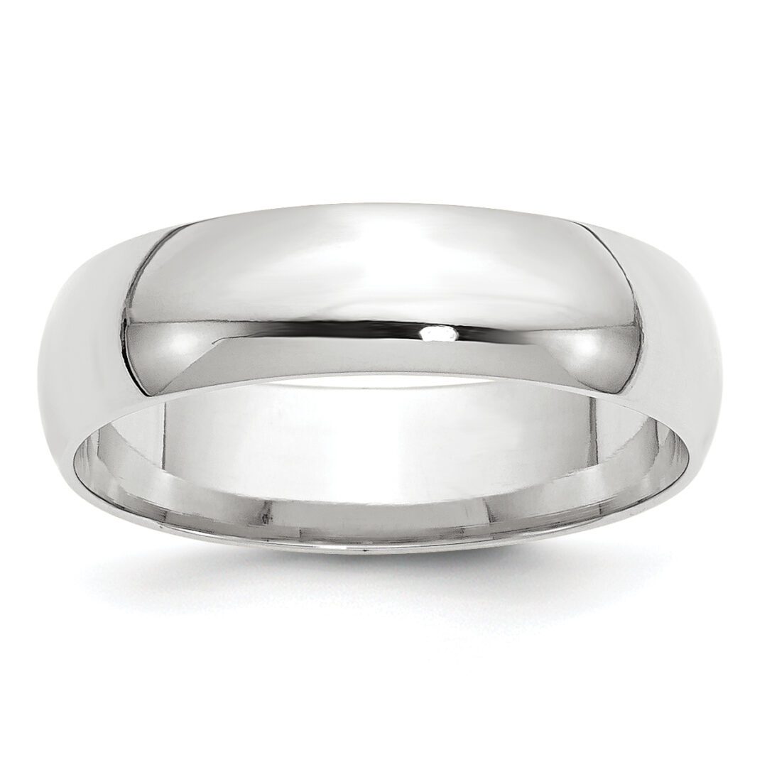 Simple polished silver wedding band ring.