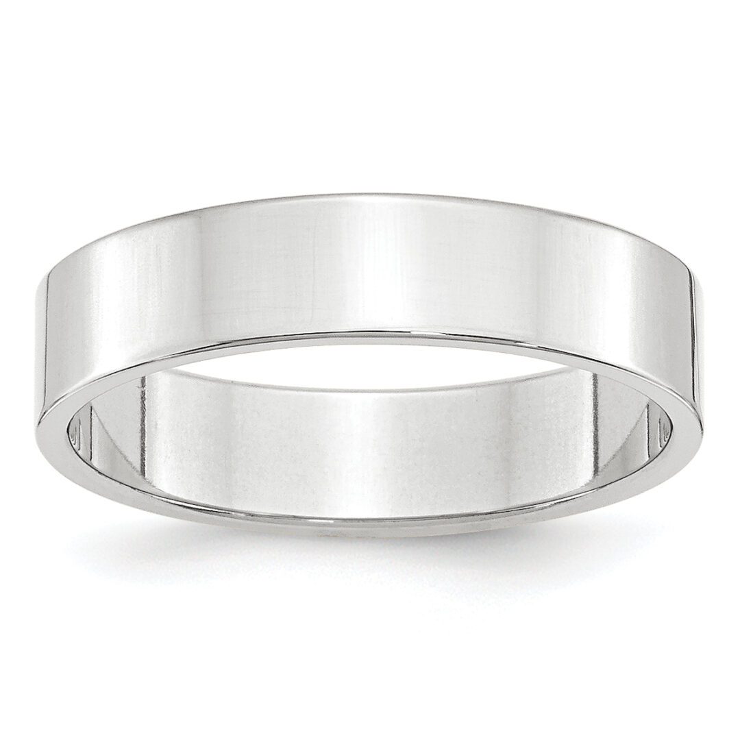 A simple silver wedding band with a polished finish.